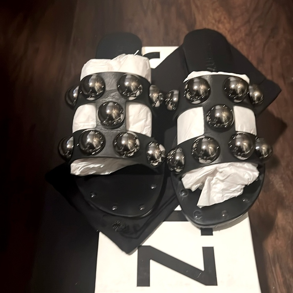 “Like new condition” black sandal with dust bag